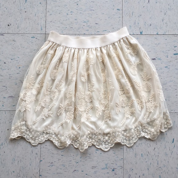 Forever 21 Dresses & Skirts - Cream lace skirt